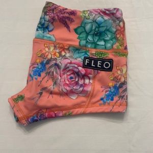 EUC Fleo Low Rise Contour Shorts Size Small
